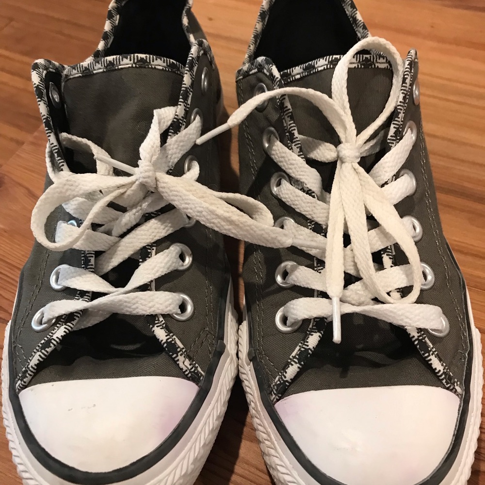 Converse Tennis Shoes